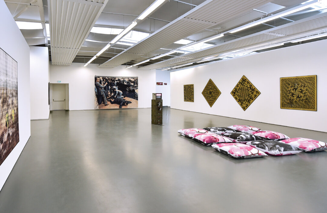 image of the series world in arms